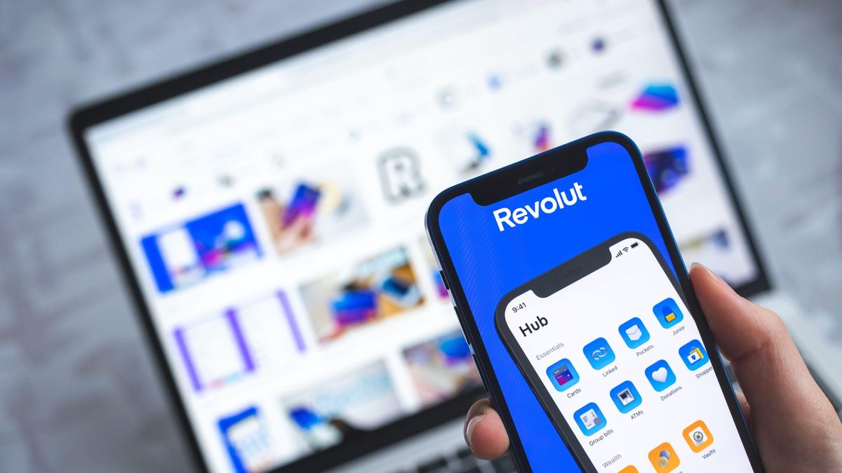 Revolut sliboval neomezený tarif za pár stovek. Lidé ale už měsíce jen čekají